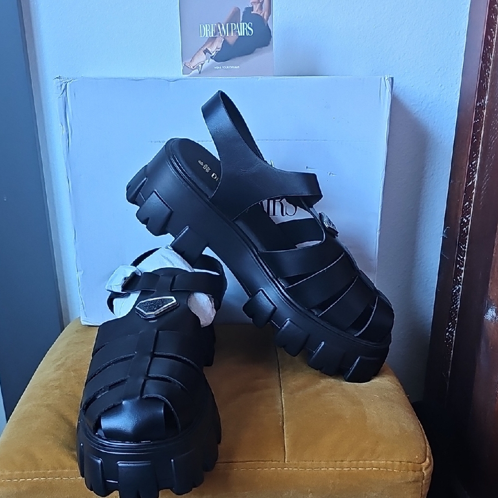 ●●DREAMPAIRS CHUNKY DAD SANDALS SIZE US10 NIB●●